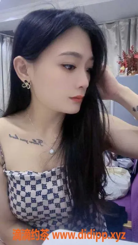 深圳楼凤-宝安风骚丹丹，25岁165cm，肛交服务500元！