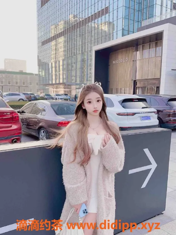 广州楼凤-越秀米可儿：嫩妹大胸9P鸳鸯浴服务