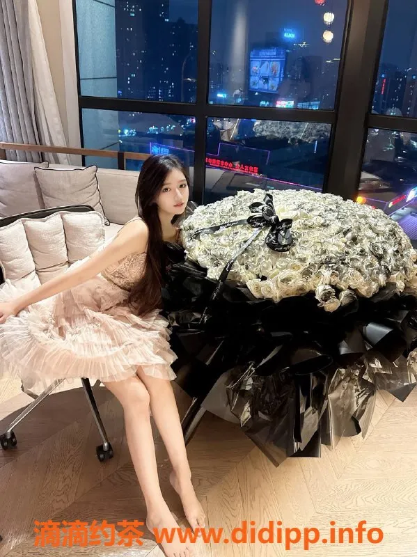 合肥楼凤-兔兔，全套服务700p，温柔甜美大D胸围