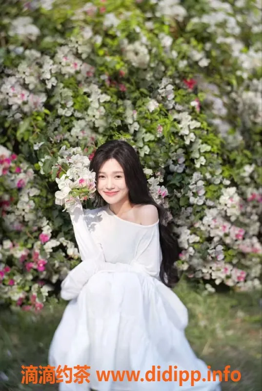 深圳楼凤-深圳心儿-24岁甜美小姐，900元激情服务