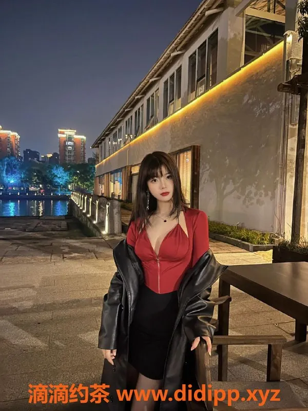 深圳楼凤-龙华区办公室小秘月月，23岁34C热情服务