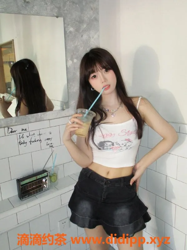 深圳楼凤资源信息,龙华区办公室小秘月月，23岁34C热情服务