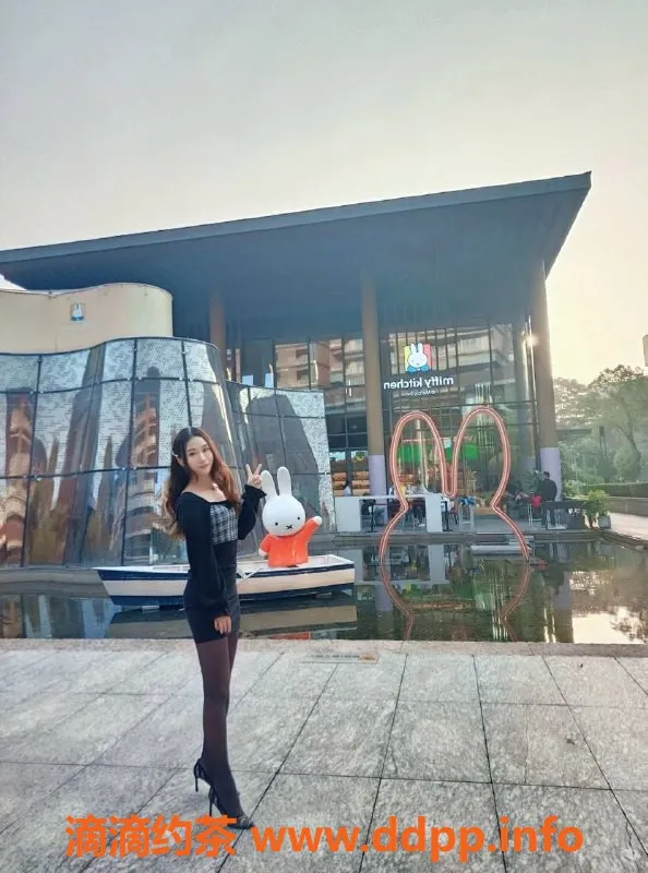 深圳楼凤-龙华安安，165cm B罩杯，800p起价