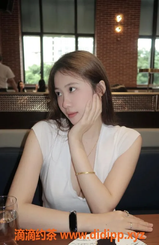 广州楼凤-白云区强烈推荐！25岁朵朵，162cm身高，34C胸围