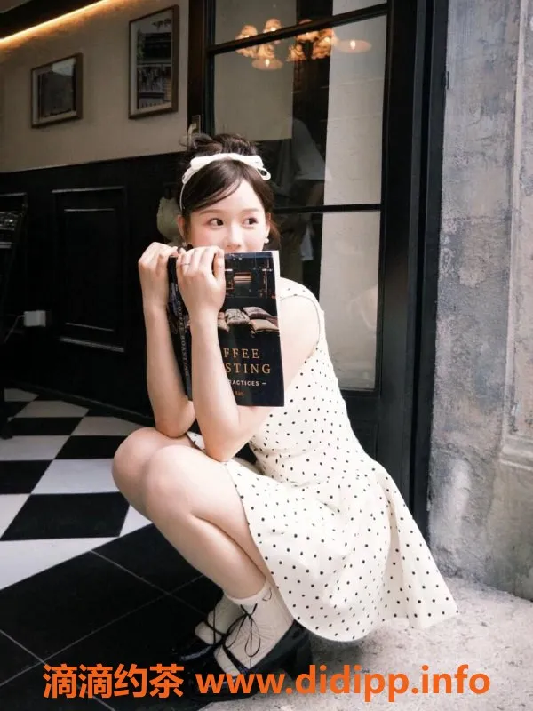 北京楼凤-朝阳双井鑫鑫，真实06学生兼职，2000P一字马服务