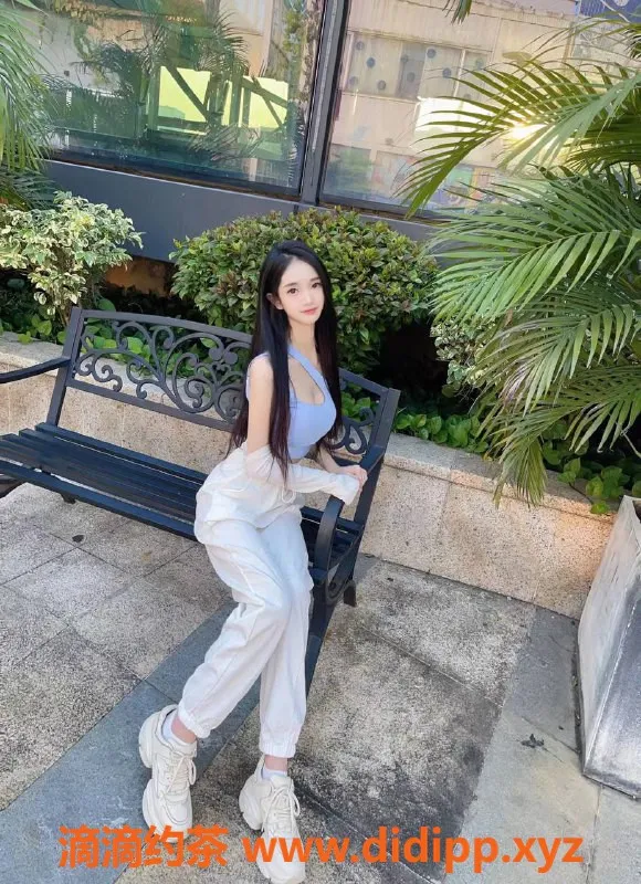 广州楼凤-荔湾小甜甜，嫩妹车震12P服务，体验超赞！