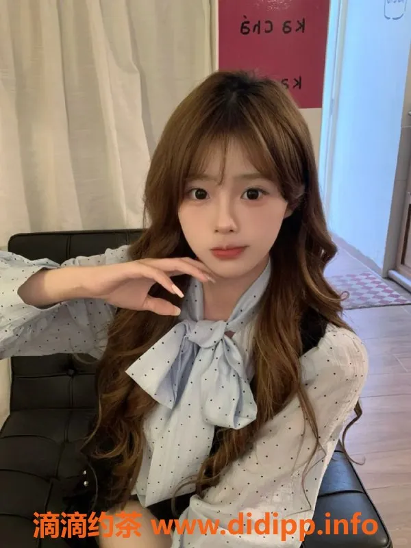 广州楼凤-天河20岁兼职学生妹洛颜，166身高32C诱惑