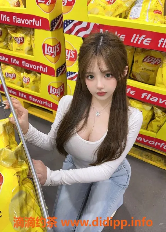 广州楼凤-天河嫩妹桃子味，夜课仅18P大胸服务