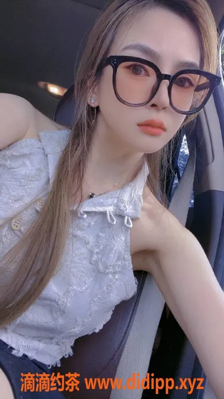 北京楼凤-朝阳区香香，越南美女，162cm，92斤，服务多样！