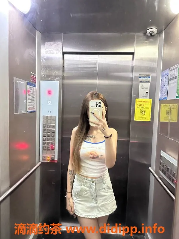 成都楼凤-金牛区嫩妹贝贝，20岁身材好，7P特惠