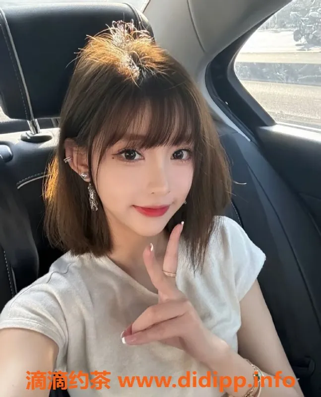 重庆楼凤-18岁蜜枝，165cm B+罩杯，佰乐街优质陪伴