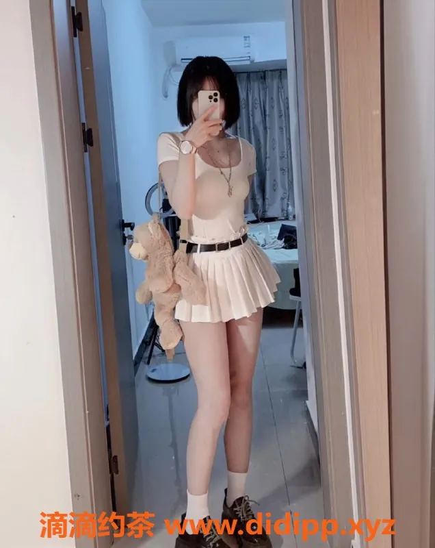 重庆楼凤-18岁蜜枝，165cm B+罩杯，佰乐街优质陪伴