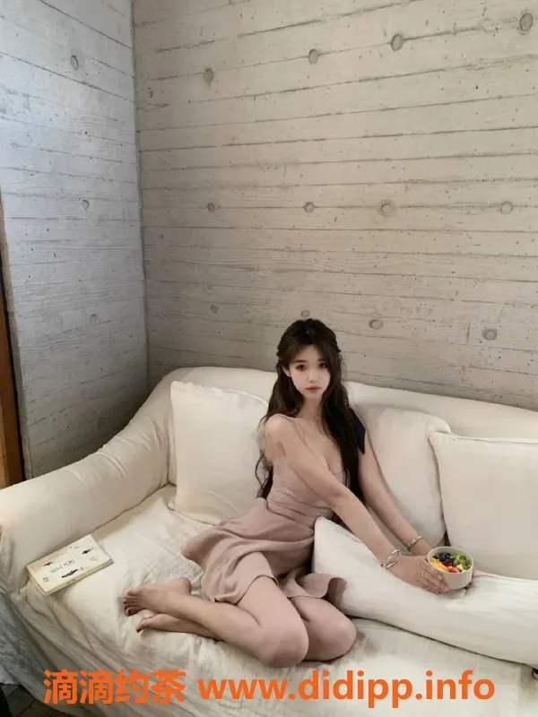 广州楼凤-海珠区财经大一学妹沐萱，20岁空降兼职