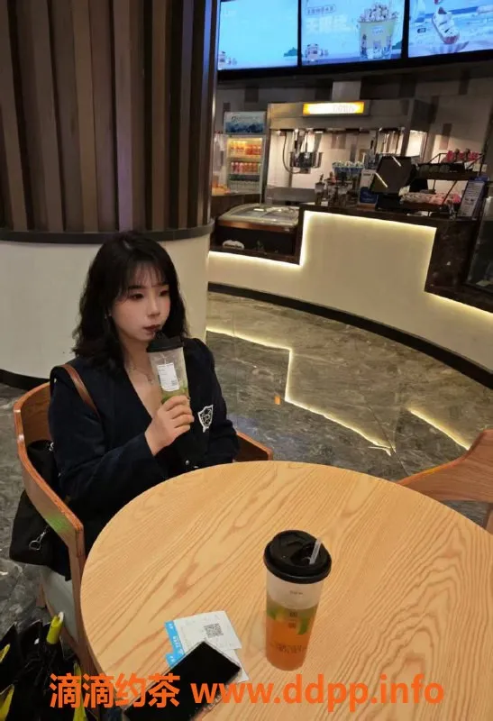 广州楼凤-天河嫩妹陈昔言视频验证，1000元约会