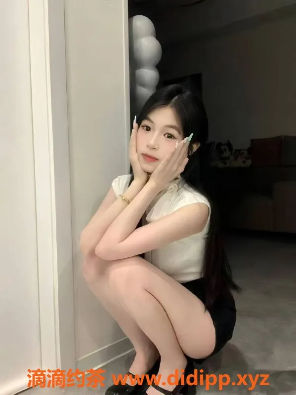 杭州楼凤-余杭嫩妹Yoyo，舌吻69互舔800元起