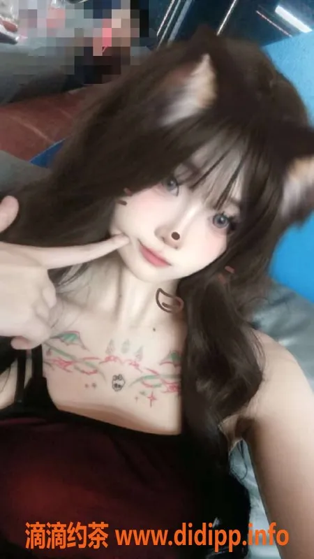 成都楼凤-金牛区晗晗，600p嫩妹车服务，身材赞！