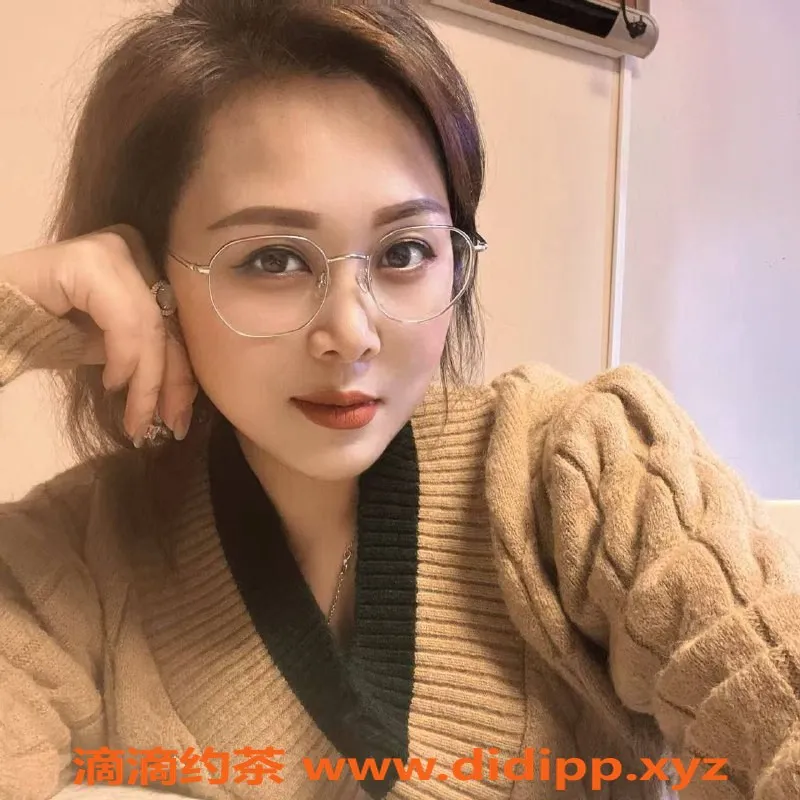 昆明楼凤-盘龙区小鱼，600元大胸丝袜服务诱惑