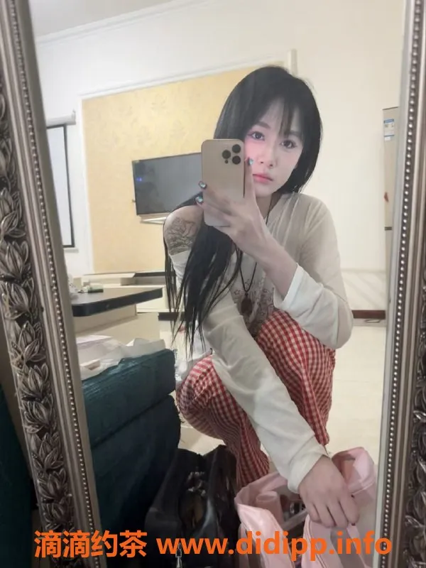 成都楼凤-神仙树乔露，175cm大长腿，6P激情服务