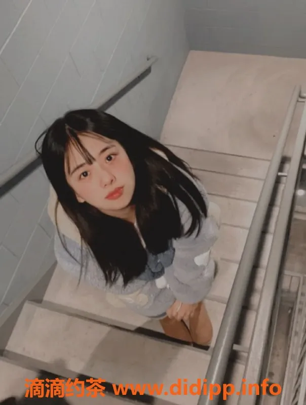 成都楼凤-成都嫩妹芊芊，19岁，性感身材，500p/50分钟