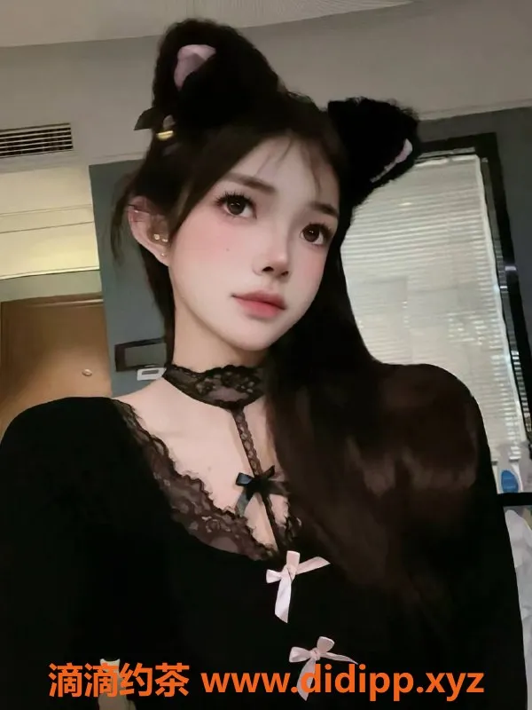 长沙楼凤-开福区佩佩：170cm娇小身材，19岁热情服务