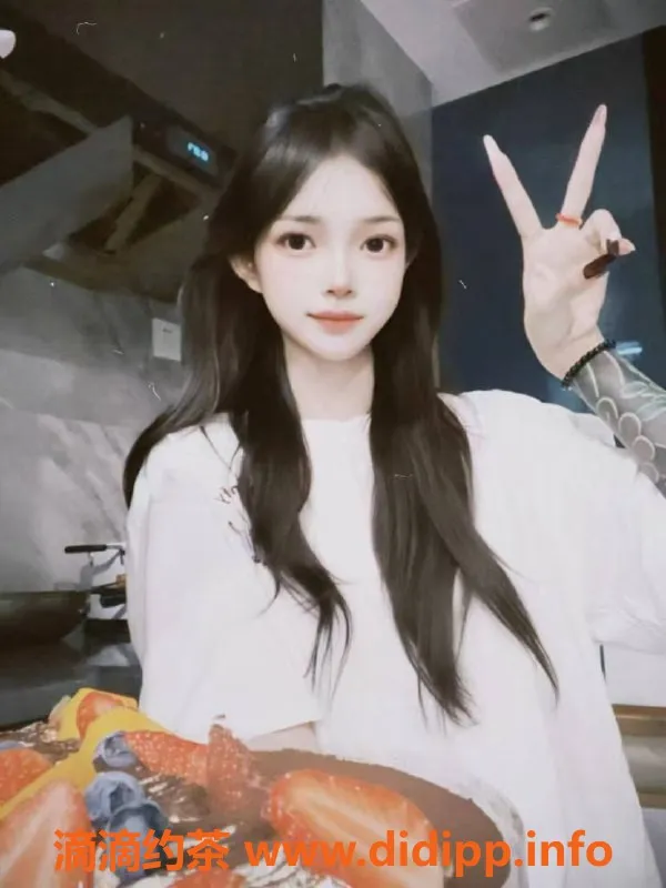 长沙楼凤-开福区佩佩：170cm娇小身材，19岁热情服务