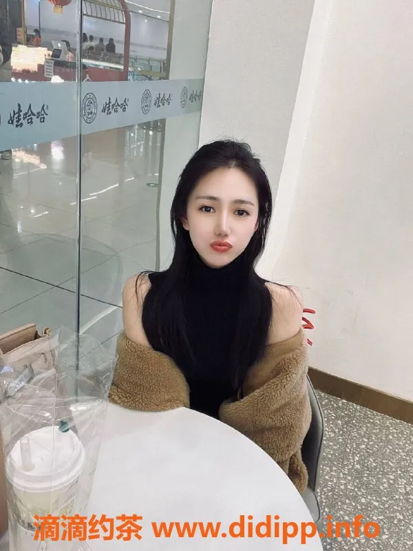 广州楼凤-天河嫩妹小雅，1500一小时视频验证！