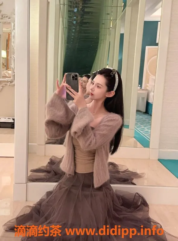 广州楼凤-天河嫩妹小雅，1500一小时视频验证！