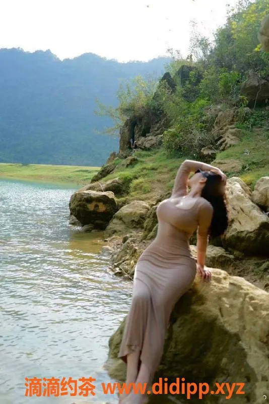 广州楼凤-广州海珠邪恶老师，停车2000起