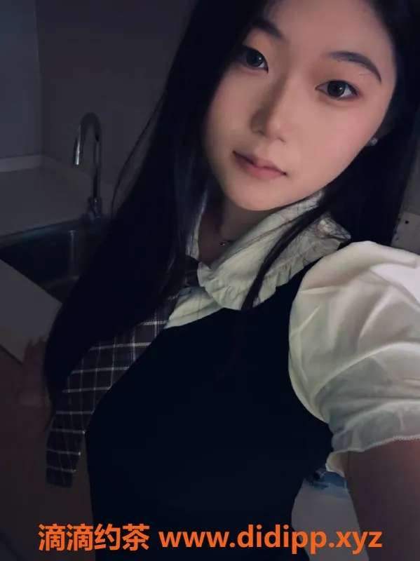 长沙楼凤-岳麓区雨绮18岁D罩杯，身高168，服务多样