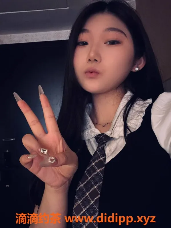 长沙楼凤-岳麓区雨绮18岁D罩杯，身高168，服务多样