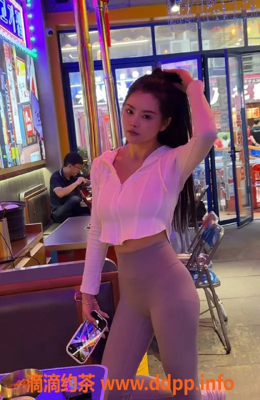 长沙楼凤-岳麓区初恋，500p无套胸推服务体验