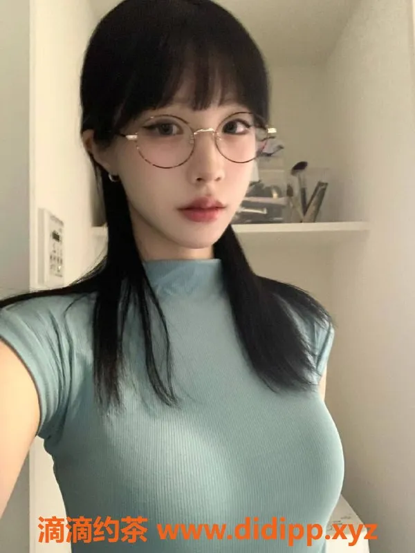 杭州楼凤-22岁cc，身高167cm，体重45，陪浴、深喉服务只需1400元