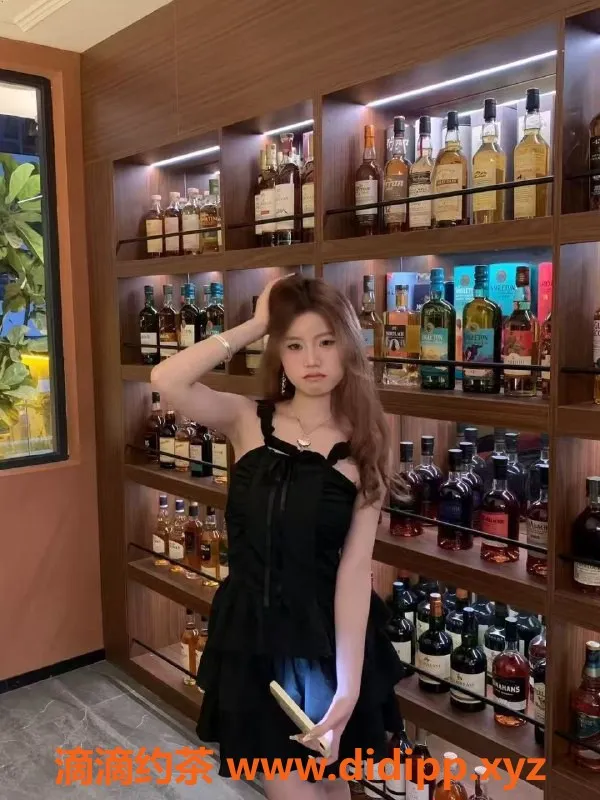 深圳楼凤资源信息,龙岗22岁性感小姐，168cm/45kg/36C诱惑服务