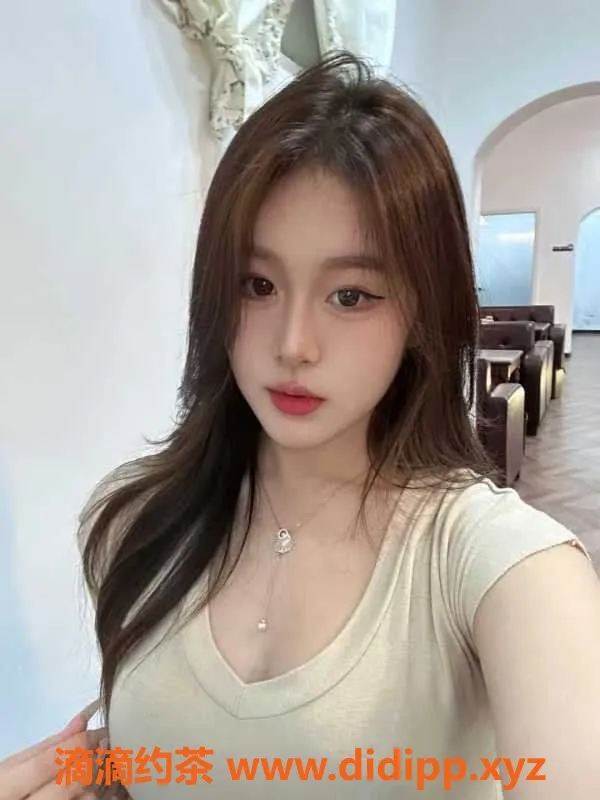 广州楼凤-荔湾小肉包，23岁34D热情服务！