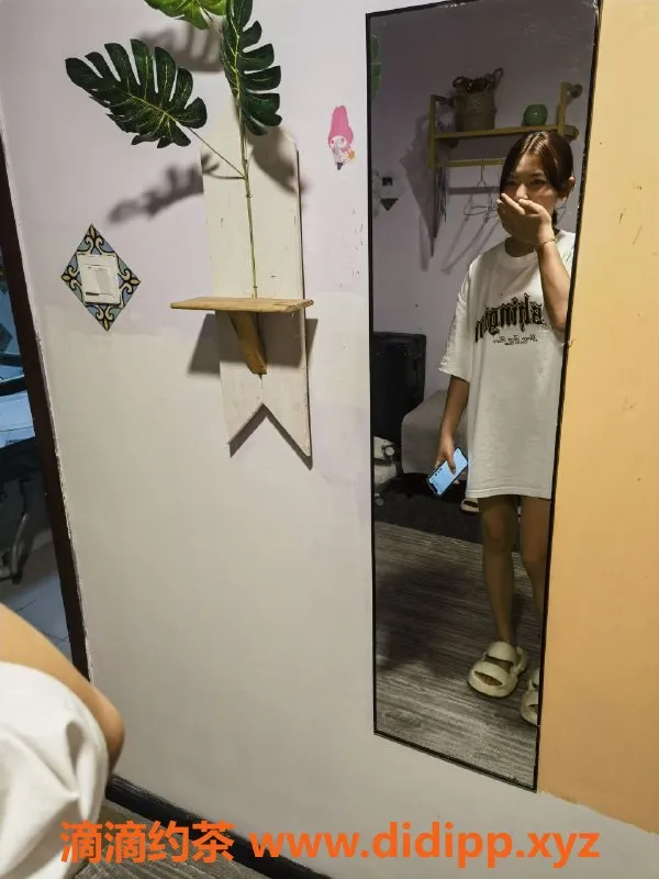 成都楼凤-成都14岁小排骨精。身高160，体重85，收费600元