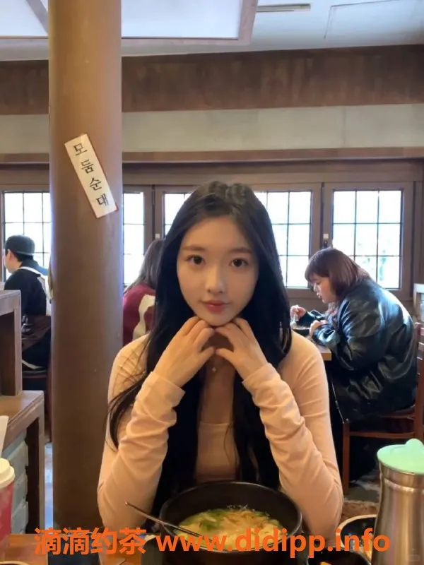 广州楼凤-广州荔湾诗语，19岁166cm，乳罩36C，600元起服务