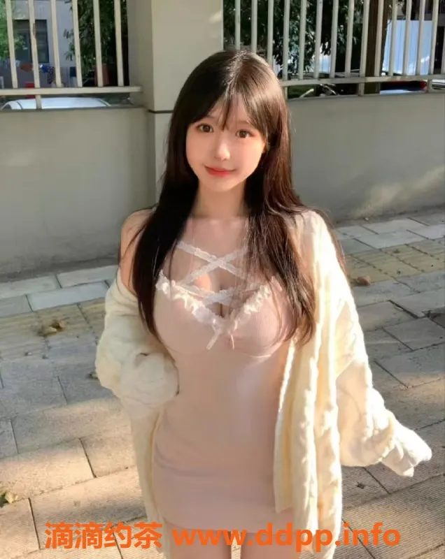 重庆楼凤-23岁丝丝，重庆北站38D美少女，陪浴口活任你选