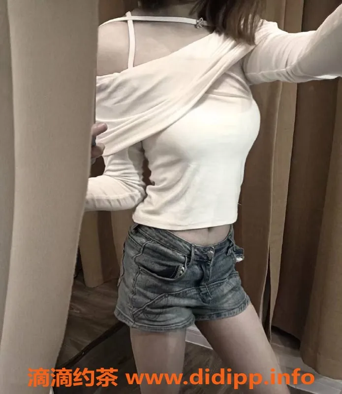 成都楼凤-骡马市18岁小木，165cm，优惠6P，颜值高