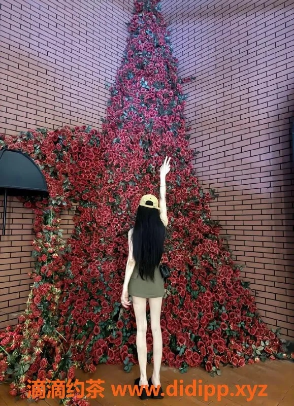 南昌外围-新建县颜值系花魁瑶瑶，168cm身高，服务全面！