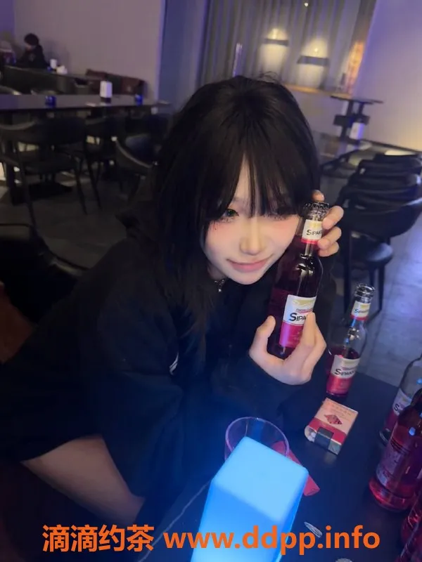 成都楼凤-成华区小月月，18岁165cm，甜美服务可学