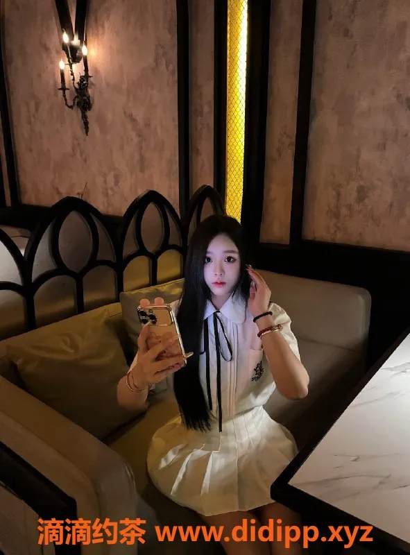 成都楼凤-武侯区御姐周周，身高160，22岁，颜值超高