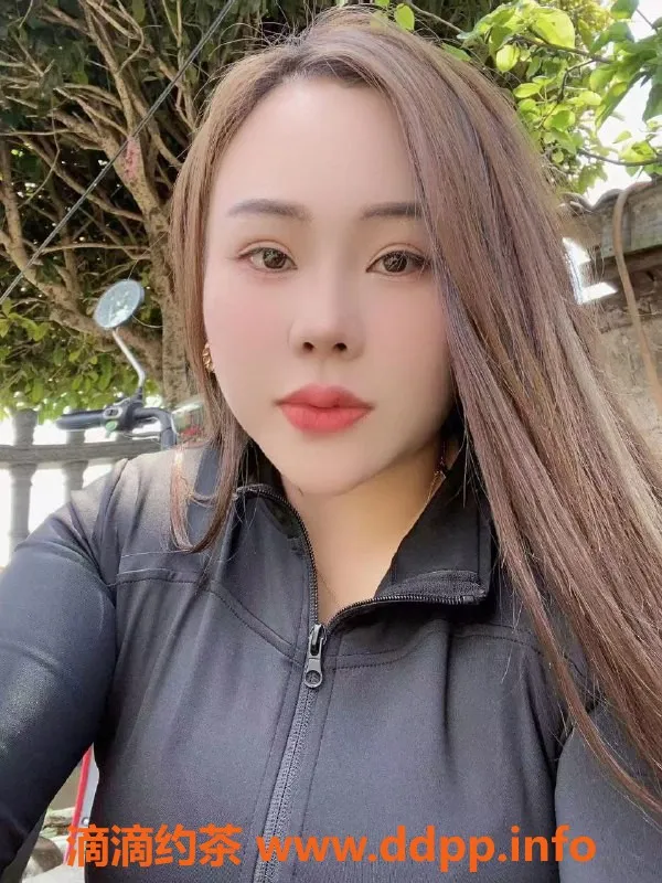 西安楼凤-未央区萌萌27岁D罩杯双人共浴服务