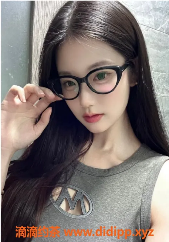 广州楼凤-海珠区秋秋，21岁165cm，36C胸围，全套服务！