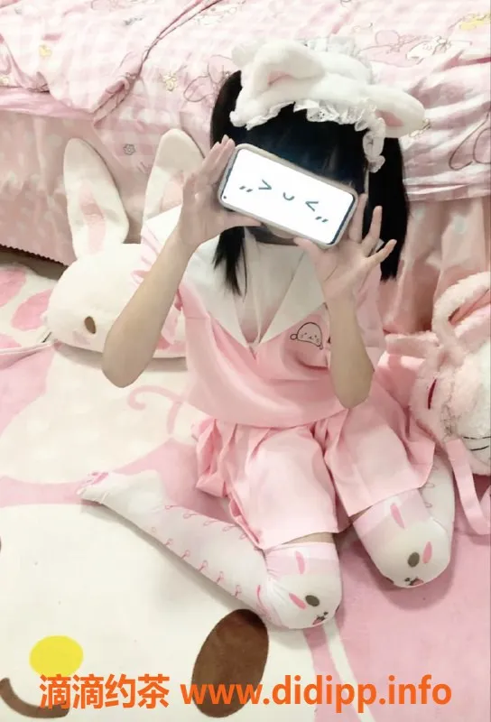 成都楼凤-成都欣萝莉 16岁小排骨精 700元私人服务