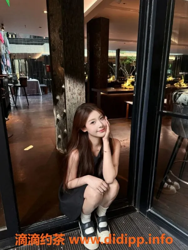 广州楼凤-海珠新人萝御，甜美可颜，165cm 47kg 32C