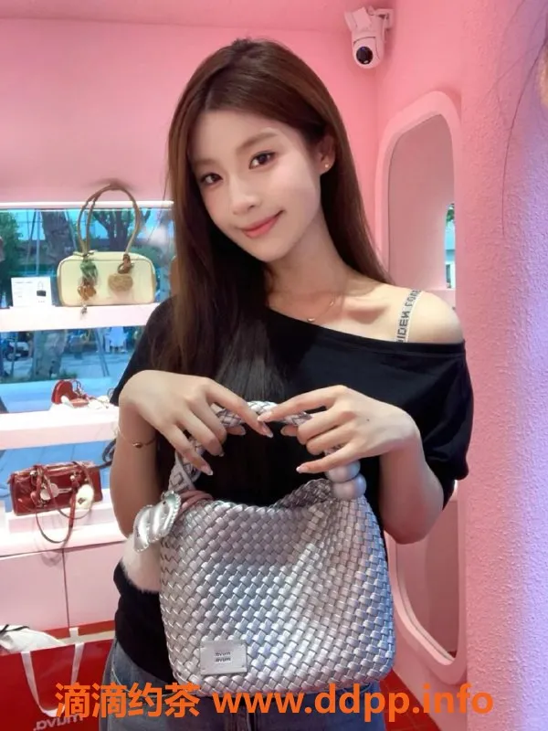 广州楼凤-海珠新人萝御，甜美可颜，165cm 47kg 32C