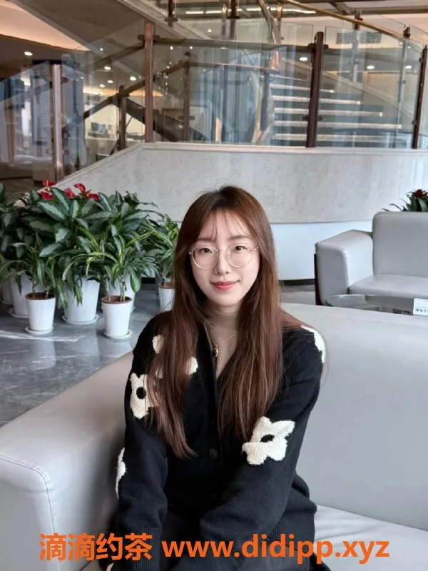 广州楼凤-广州天河兼职水多小姐欣欣，22岁163cm，36C