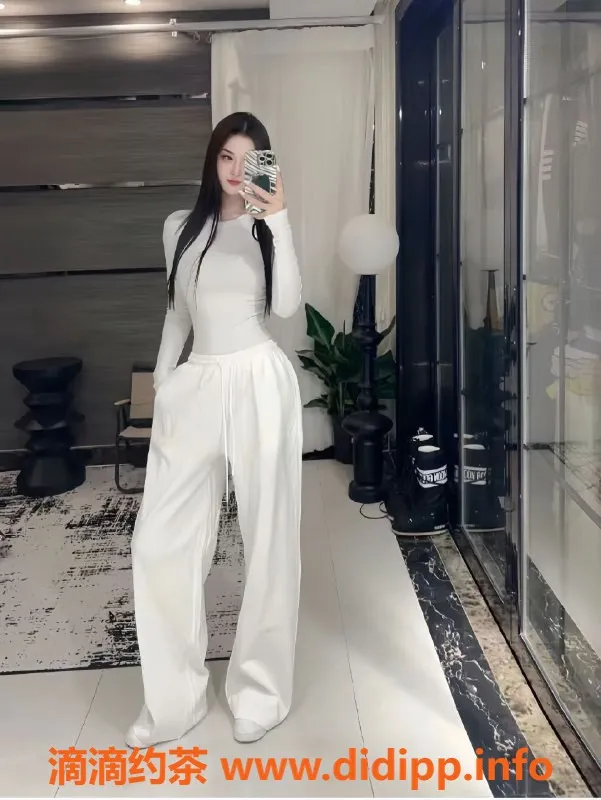 广州楼凤-天河车模安梦，1400元超值体验