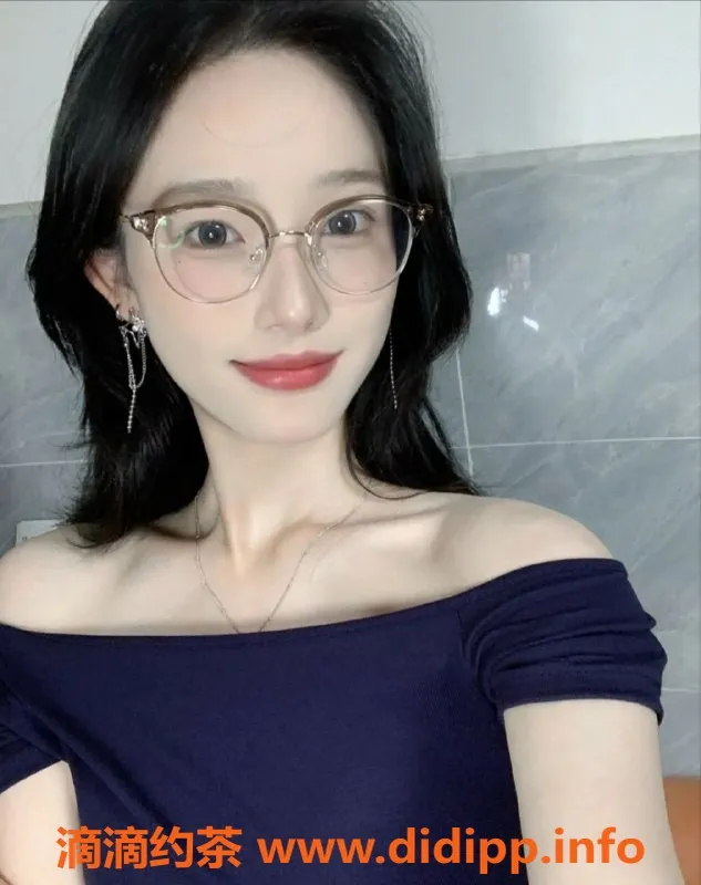 成都楼凤-成华区兼职御姐洛伊，6/10服务体验