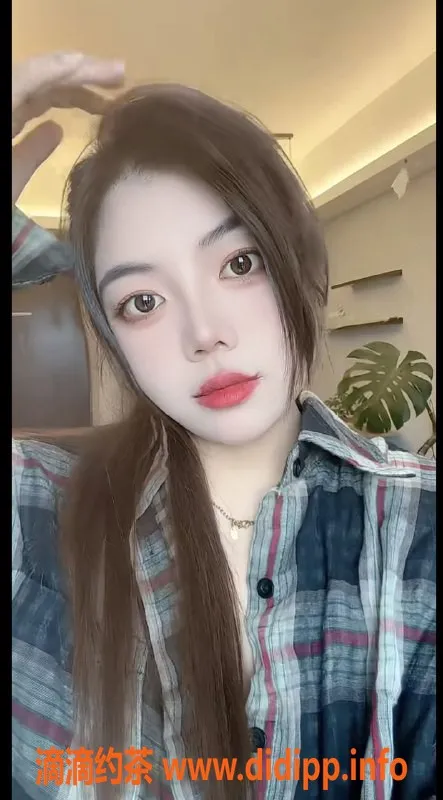 成都楼凤-南门大表姐，热情微胖E杯仅600元起